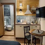 Bed & Breakfast Karkonoska - Klimatyczne I Studia Z Aneksami Kuchennymi - Sniadania Sauna Grota Solna Silownia Parking Wi-fi W Cenie 3*