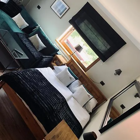 Bed & Breakfast Karkonoska - Klimatyczne I Studia Z Aneksami Kuchennymi - Sniadania Sauna Grota Solna Silownia Parking Wi-fi W Cenie 3*
