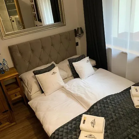 Bed & Breakfast Karkonoska - Klimatyczne I Studia Z Aneksami Kuchennymi - Sniadania Sauna Grota Solna Silownia Parking Wi-fi W Cenie 3*