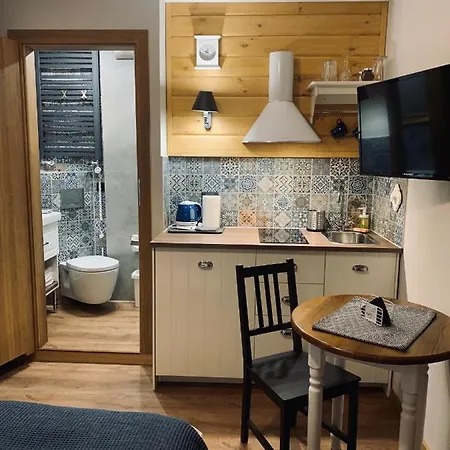 Bed & Breakfast Karkonoska - Klimatyczne I Studia Z Aneksami Kuchennymi - Sniadania Sauna Grota Solna Silownia Parking Wi-fi W Cenie 3*
