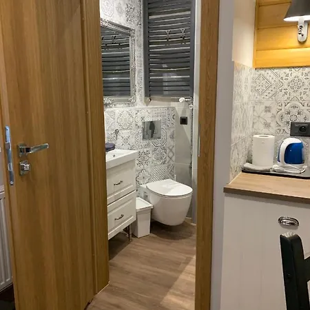 Bed & Breakfast Karkonoska - Klimatyczne I Studia Z Aneksami Kuchennymi - Sniadania Sauna Grota Solna Silownia Parking Wi-fi W Cenie