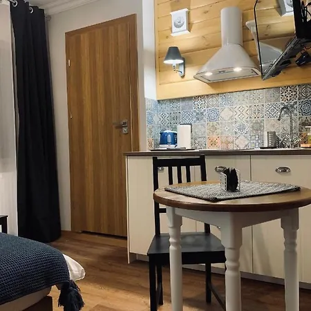 Bed & Breakfast Karkonoska - Klimatyczne I Studia Z Aneksami Kuchennymi - Sniadania Sauna Grota Solna Silownia Parking Wi-fi W Cenie 3*