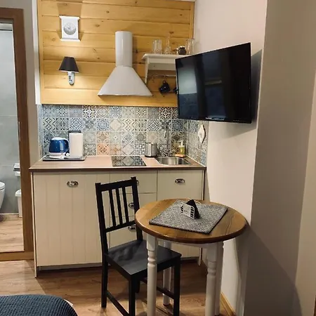 Bed & Breakfast Karkonoska - Klimatyczne I Studia Z Aneksami Kuchennymi - Sniadania Sauna Grota Solna Silownia Parking Wi-fi W Cenie Karpacz