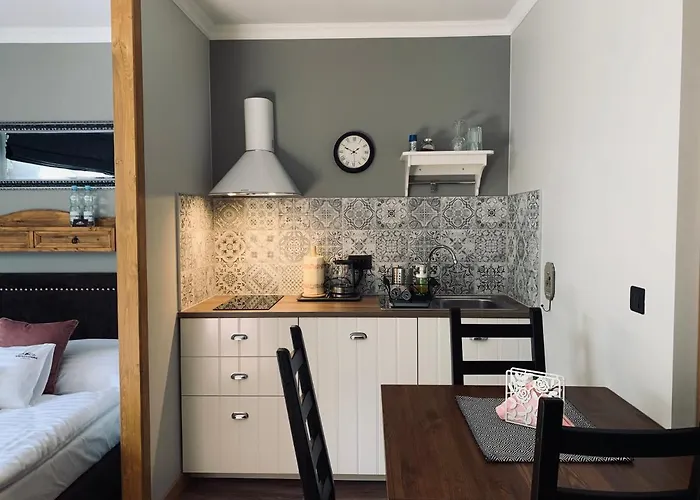 Bed & Breakfast Karkonoska - Klimatyczne I Studia Z Aneksami Kuchennymi - Sniadania Sauna Grota Solna Silownia Parking Wi-fi W Cenie