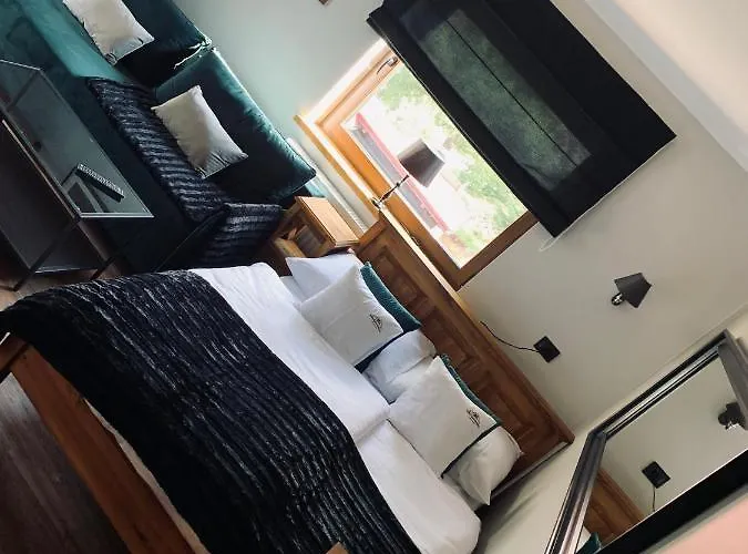 Bed & Breakfast Karkonoska - Klimatyczne I Studia Z Aneksami Kuchennymi - Sniadania Sauna Grota Solna Silownia Parking Wi-fi W Cenie 4*