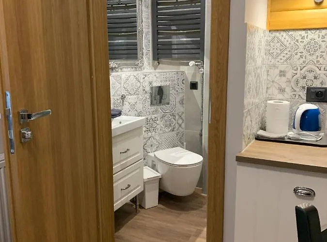 Bed & Breakfast Karkonoska - Klimatyczne I Studia Z Aneksami Kuchennymi - Sniadania Sauna Grota Solna Silownia Parking Wi-fi W Cenie