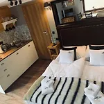 Karkonoska - Klimatyczne I Studia Z Aneksami Kuchennymi - Sniadania Sauna Grota Solna Silownia Parking Wi-fi W Cenie Oda ve Kahvaltı 3*