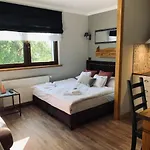 Bed & Breakfast Karkonoska - Klimatyczne I Studia Z Aneksami Kuchennymi - Sniadania Sauna Grota Solna Silownia Parking Wi-fi W Cenie Karpacz