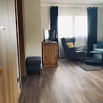 Bed & Breakfast Karkonoska - Klimatyczne I Studia Z Aneksami Kuchennymi - Sniadania Sauna Grota Solna Silownia Parking Wi-fi W Cenie 3*