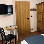 Bed & Breakfast Karkonoska - Klimatyczne I Studia Z Aneksami Kuchennymi - Sniadania Sauna Grota Solna Silownia Parking Wi-fi W Cenie