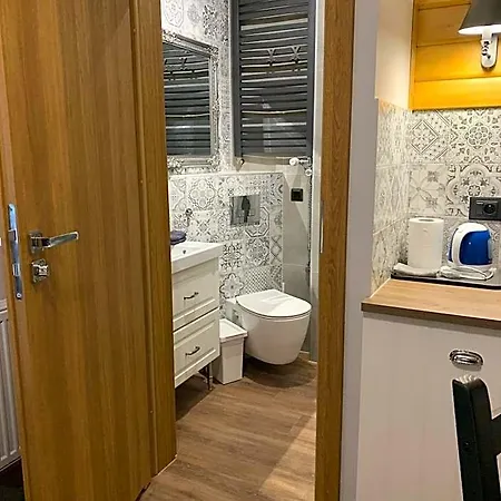 Couette-café Karkonoska - Klimatyczne I Studia Z Aneksami Kuchennymi - Sniadania Sauna Grota Solna Silownia Parking Wi-fi W Cenie 4*