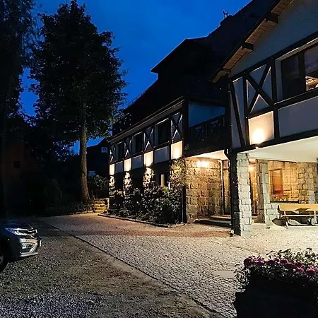 Couette-café Karkonoska - Klimatyczne I Studia Z Aneksami Kuchennymi - Sniadania Sauna Grota Solna Silownia Parking Wi-fi W Cenie 4*