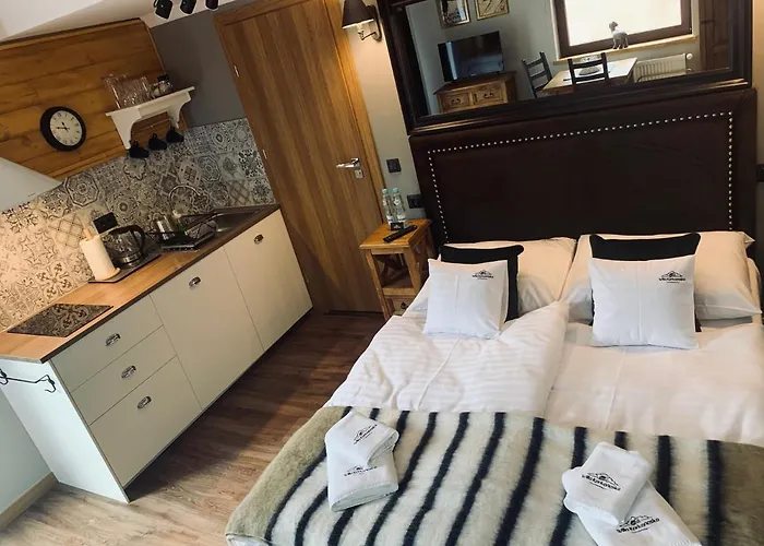 Karkonoska - Klimatyczne I Studia Z Aneksami Kuchennymi - Sniadania Sauna Grota Solna Silownia Parking Wi-fi W Cenie 住宿加早餐酒店 4*