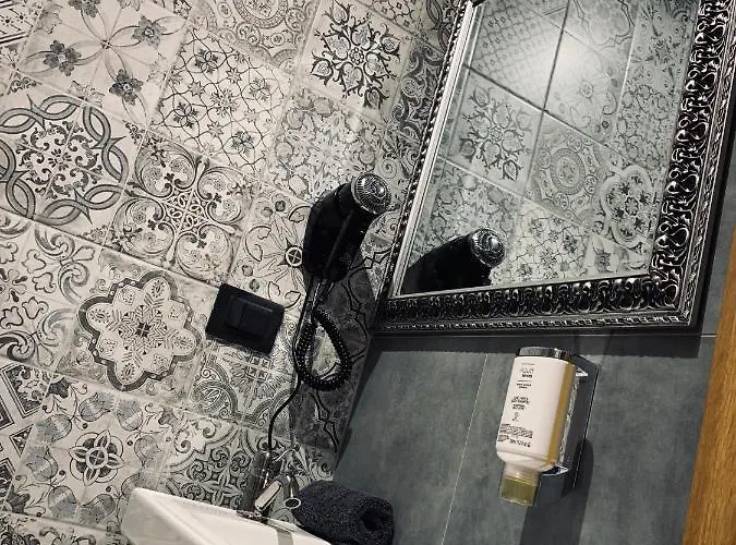 Karkonoska - Klimatyczne I Studia Z Aneksami Kuchennymi - Sniadania Sauna Grota Solna Silownia Parking Wi-fi W Cenie 住宿加早餐酒店