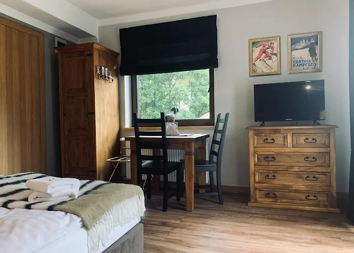 Karkonoska - Klimatyczne I Studia Z Aneksami Kuchennymi - Sniadania Sauna Grota Solna Silownia Parking Wi-fi W Cenie 住宿加早餐酒店 卡尔帕奇