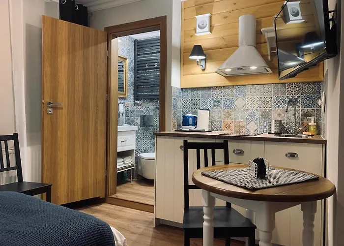 Karkonoska - Klimatyczne I Studia Z Aneksami Kuchennymi - Sniadania Sauna Grota Solna Silownia Parking Wi-fi W Cenie 住宿加早餐酒店