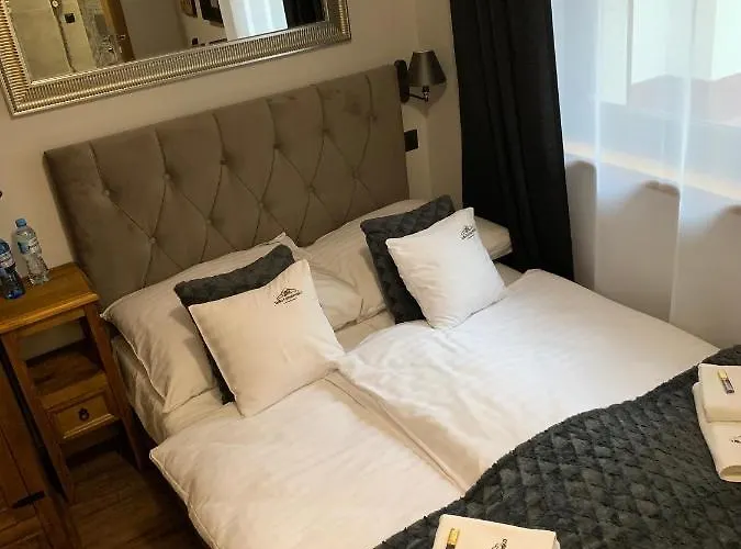 住宿加早餐酒店 Karkonoska - Klimatyczne I Studia Z Aneksami Kuchennymi - Sniadania Sauna Grota Solna Silownia Parking Wi-fi W Cenie 4*